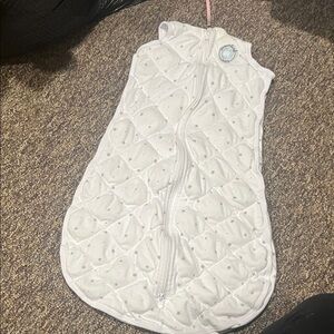 Dreamland Baby weighted sleep sack. Size 6-12 months.